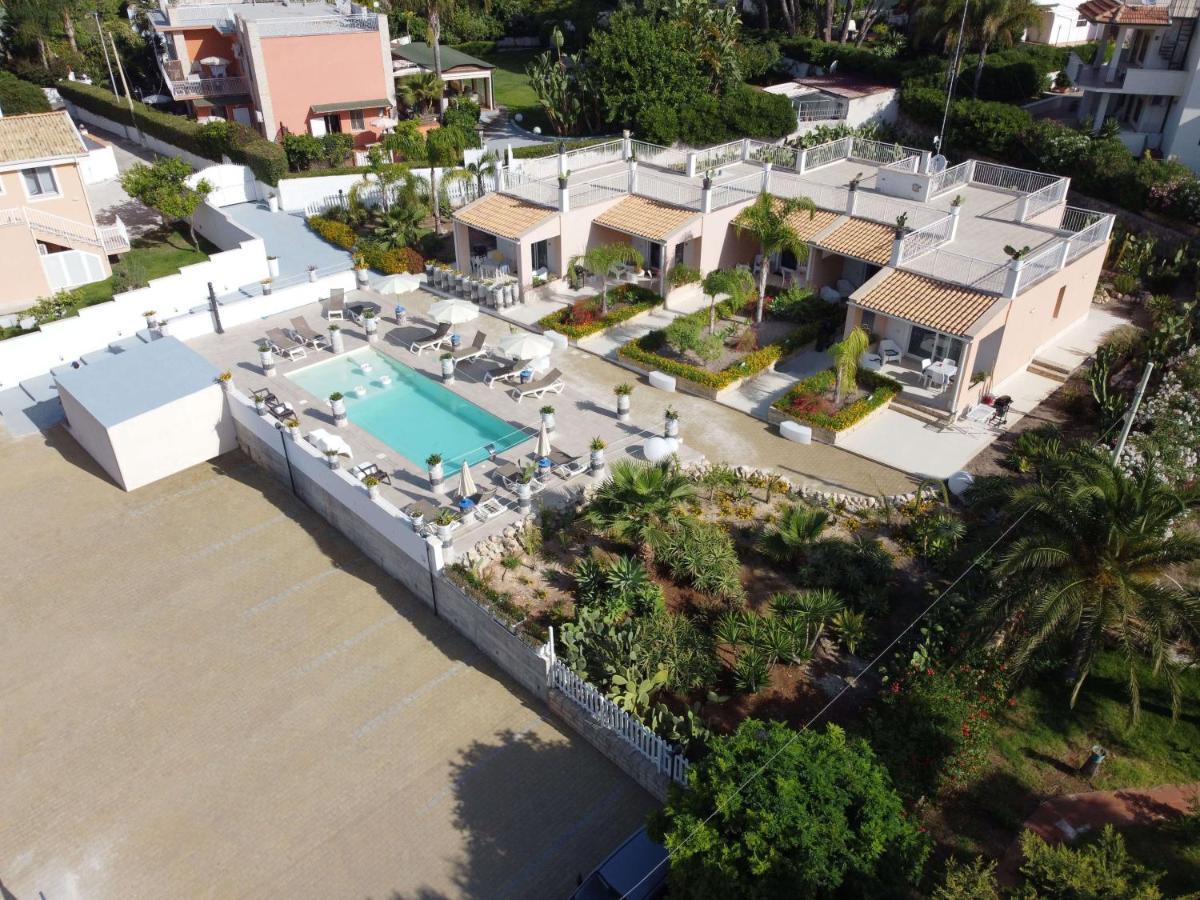 Small Luxury Apartments Pool And Sea View - Stella Del Mare Fontane Bianche Bagian luar foto