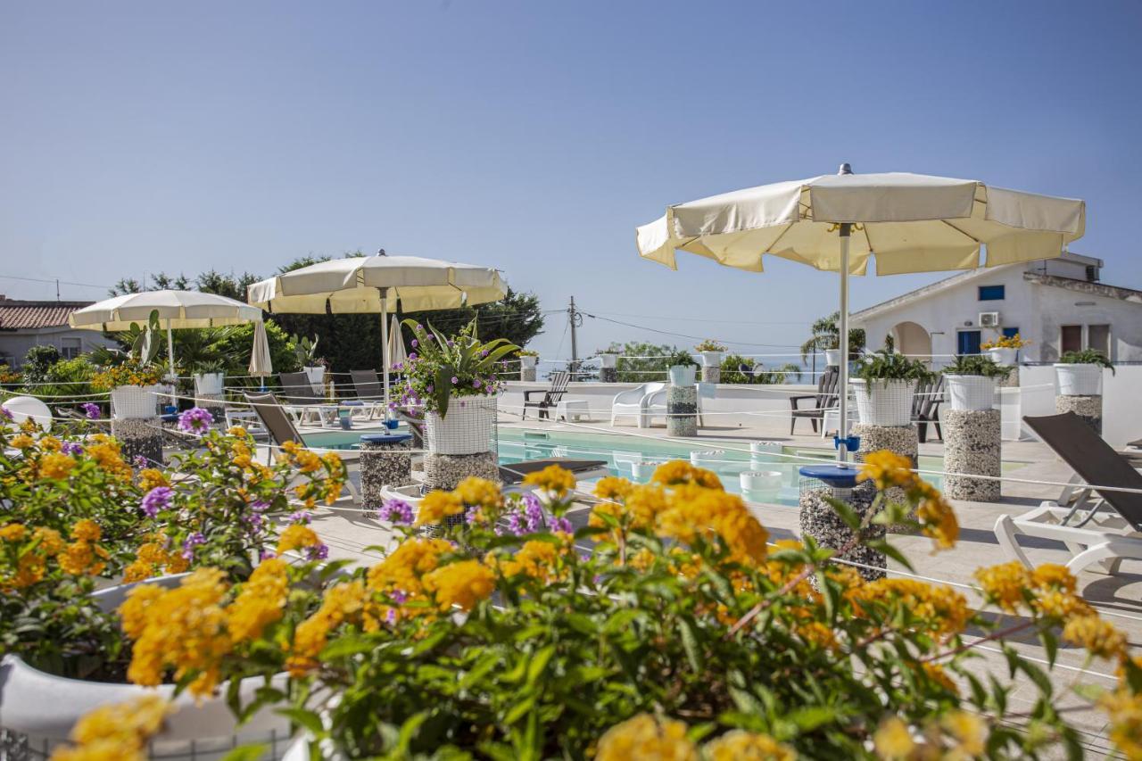 Small Luxury Apartments Pool And Sea View - Stella Del Mare Fontane Bianche Bagian luar foto