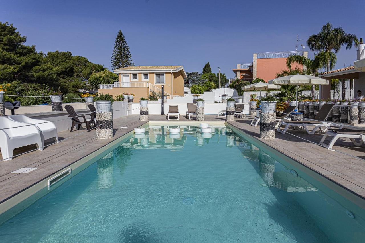 Small Luxury Apartments Pool And Sea View - Stella Del Mare Fontane Bianche Bagian luar foto