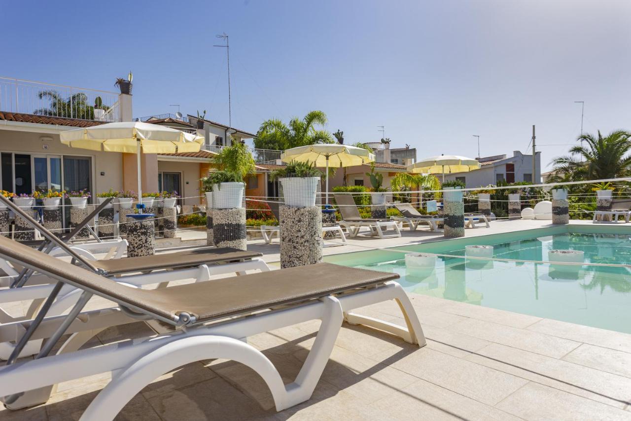 Small Luxury Apartments Pool And Sea View - Stella Del Mare Fontane Bianche Bagian luar foto