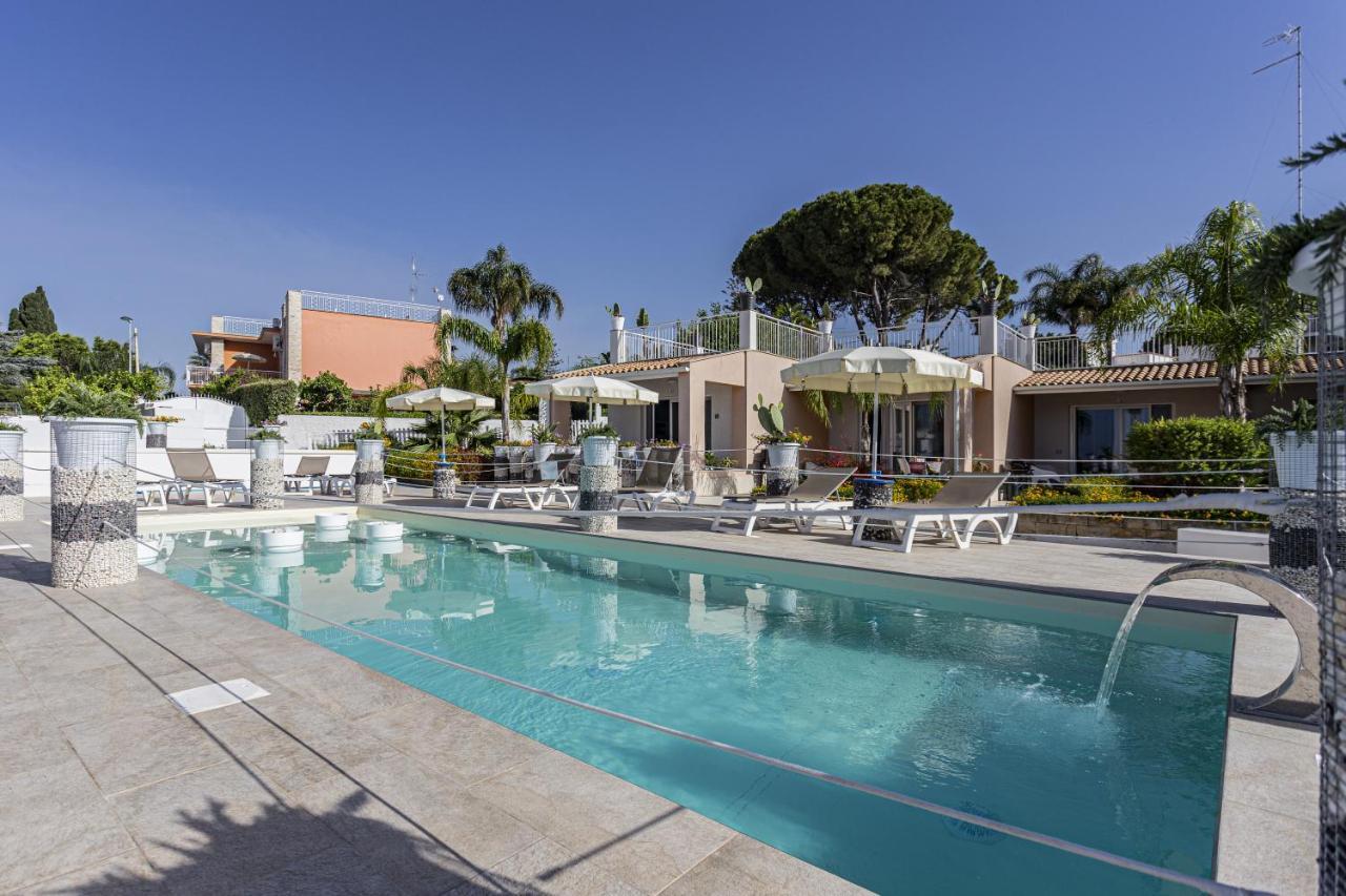 Small Luxury Apartments Pool And Sea View - Stella Del Mare Fontane Bianche Bagian luar foto