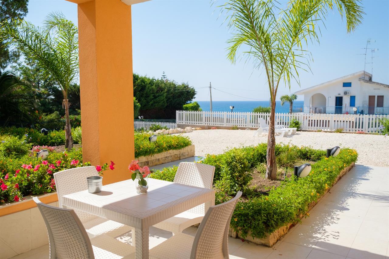 Small Luxury Apartments Pool And Sea View - Stella Del Mare Fontane Bianche Bagian luar foto